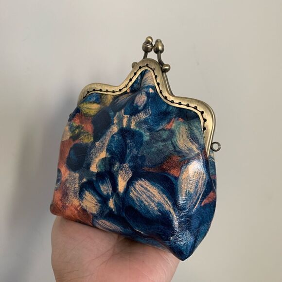 Chic Handsewn Genuine Leather Castle Shaped Kisslock Coin Purse & Chain - Picture 4 of 15